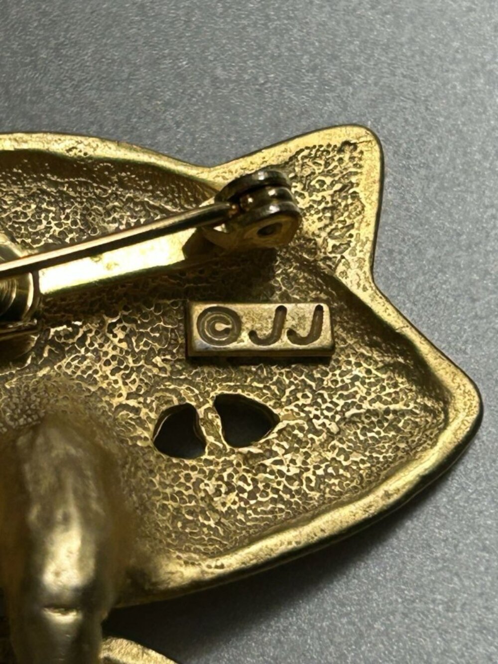 JJ Jonette Jewelry Large Cat Brooch Pin Gold Tone Articulated Head Gold Tone 4.5 - Picture 7 of 7